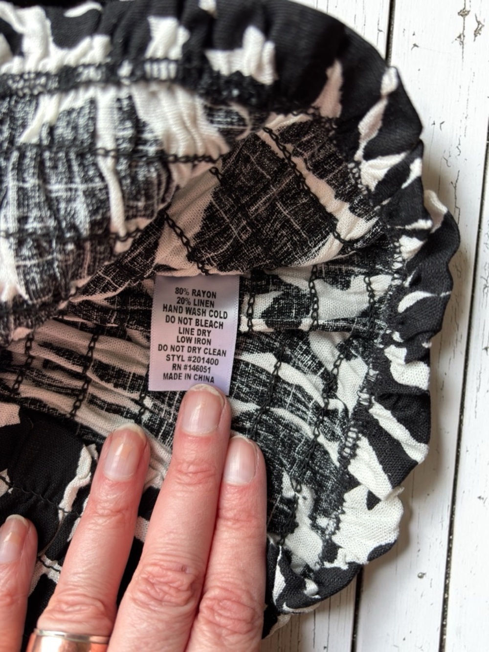 Monteau Black & White Puff Sleeve Smocked Crop Top Size Small - Picture 8 of 11